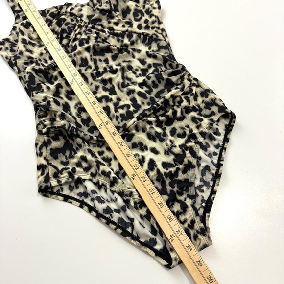 Lands End Women’s 8L Tan Black Cheetah Print One Piece Swimsuit Slimming w/ Bra - Picture 11 of 12